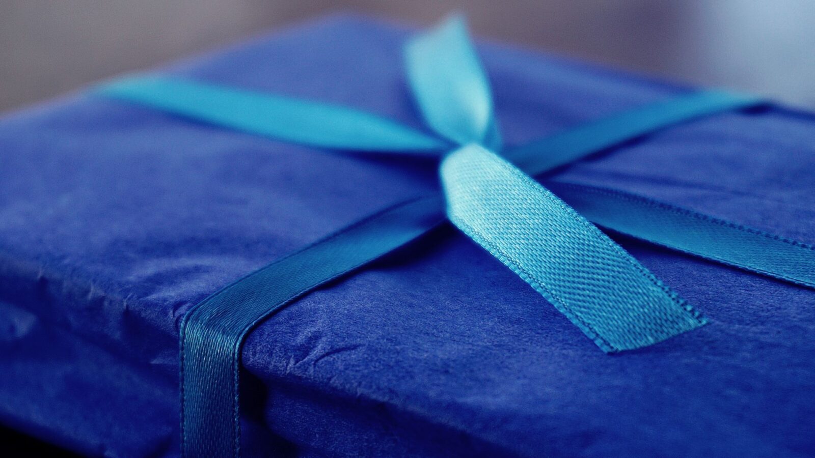 pexels-suzy-hazelwood-1178600 Present wrapped in fabric